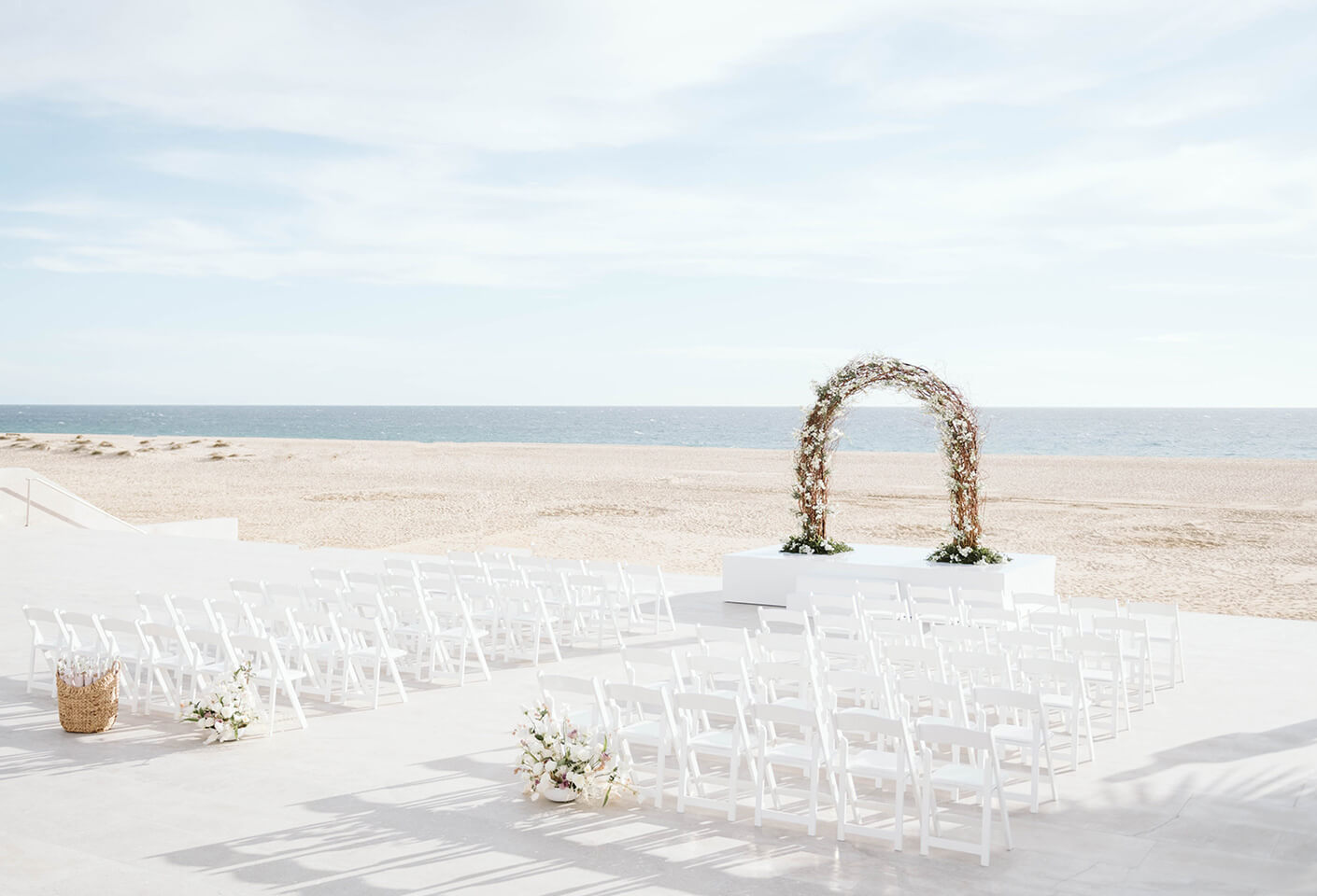 beach wedding ceremony in los cabos