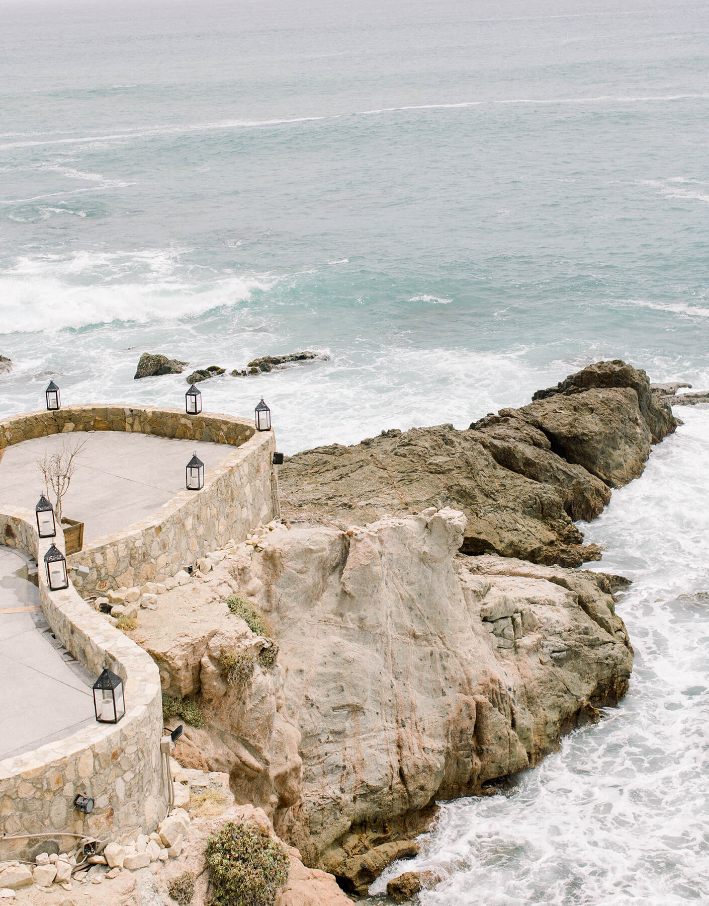 beach wedding ceremony in los cabos